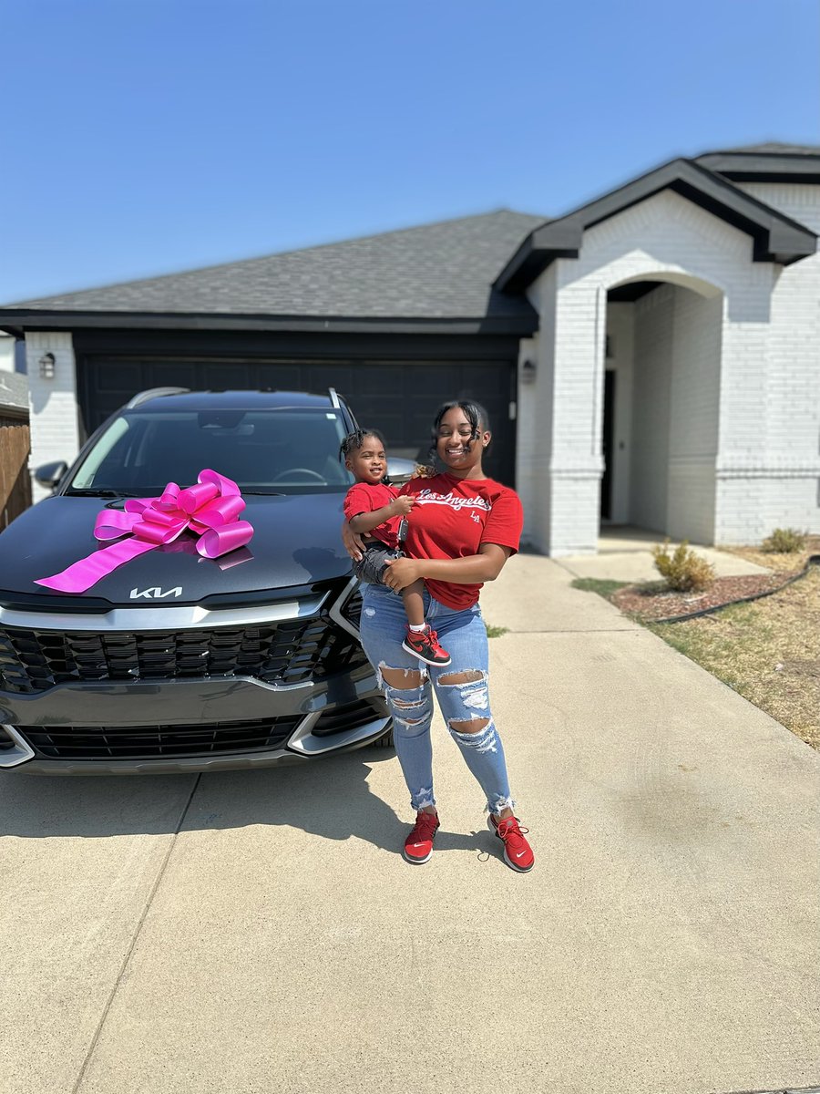 vivvaa_'s tweet photo. Nobody but you GOD 😩🙏🏾 Thank You!! 2024 🥹 ALL NEW!!!! God just keeps on blessing my BabyBoy and I 🙌🏾 Mark my words, 2024 is my year 💙  #newmommycar #2024kiasportage #kiasportageEX #Goddid #Godisgood https://t.co/sGqimbbnqe