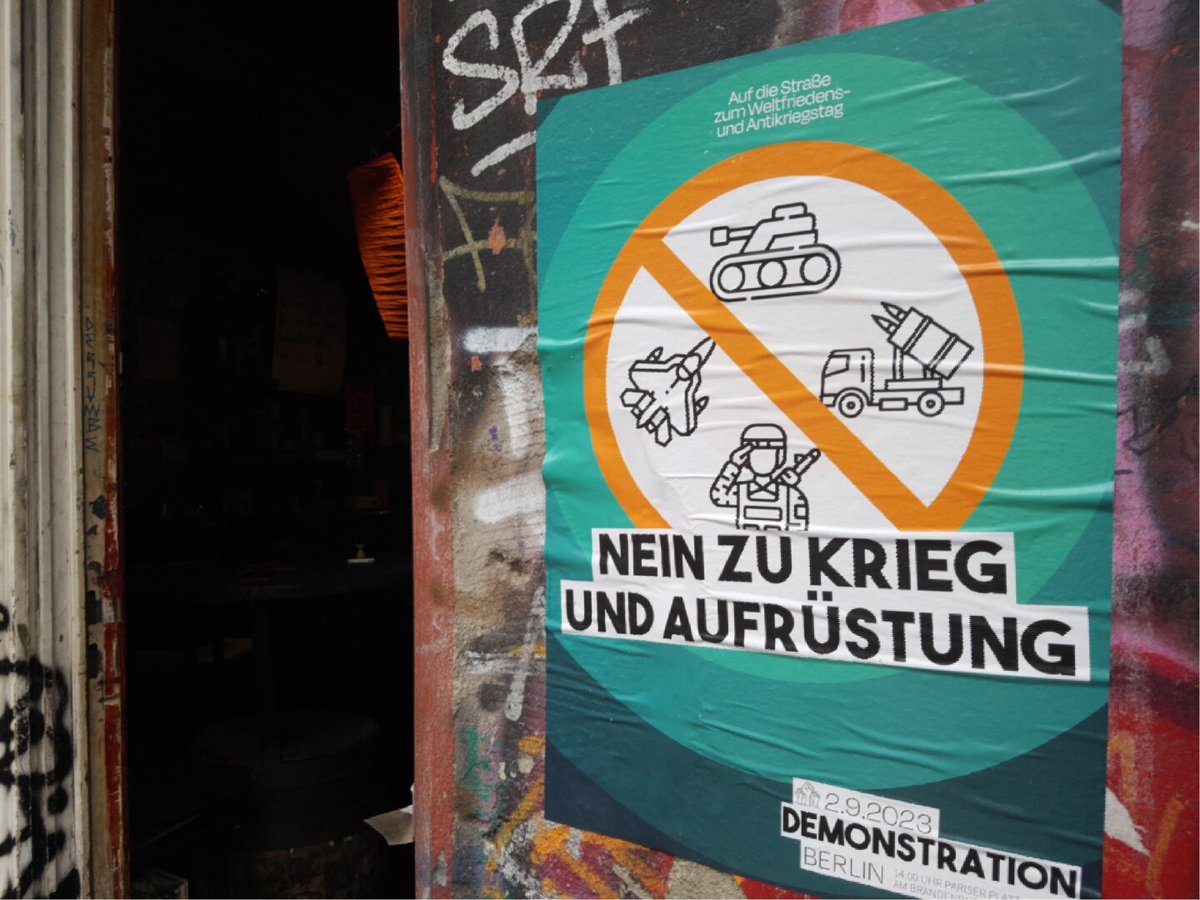 REntwaffnen's tweet photo. Soli-Pizza für #RheinmetallEntwaffnen auf der Roten Insel in #Berlin-Schöneberg. Später spielt #Viertel4, eine vierköpfige Band aus dem Viertel. https://t.co/myTmXpKSb5