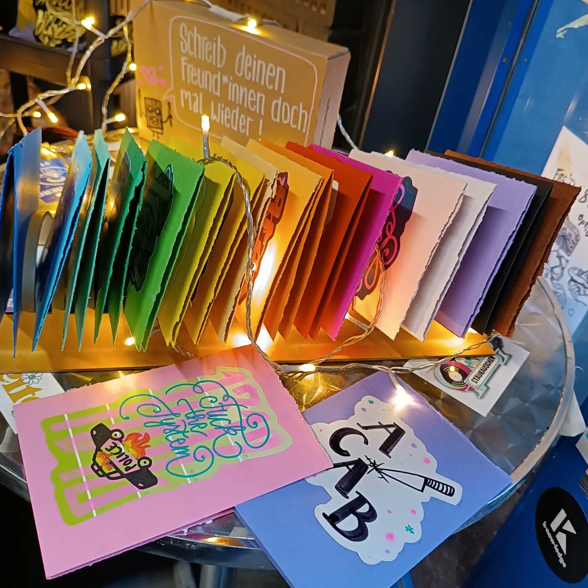 antifableibt's tweet photo. Wir sind heute mit einem Stand bei der Soli Sause im Nexus #Braunschweig (Einlass ab 19 Uhr) und haben wie gewohnt jede Menge heißen, selbstgefertigten Merch am Start, denn nach wie vor heißt die Devise: #AntifaBleibtHandarbeit! https://t.co/W3tnWsWZQd