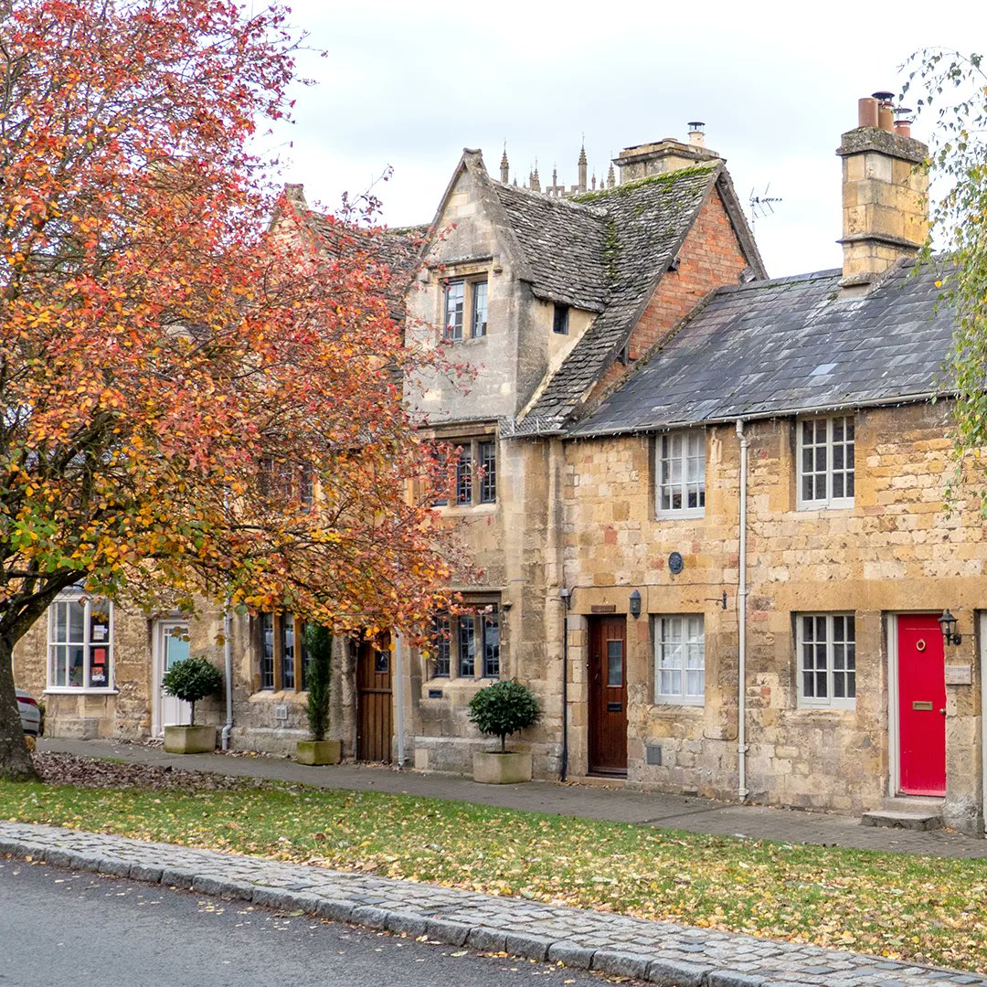 What's coming up in the Cotswolds in September?
📖 All things Austen <a href="/JaneAustenBath/">Jane Austen Centre</a> (8–17th)
🧀 Tuck in <a href="/FoodBroadway/">Broadway Food Fest</a> festival (10th)
🎨 <a href="/GlosGuild/">Gloucestershire Guild</a> Crafts Alive at Rodmarton Manor (13–17th)
🏎️ Autumn Classic Races <a href="/CastleCombeUK/">Castle Combe Circuit</a> (23rd)
🎼 Concerts at <a href="/tetburymusic/">TetburyMusicFestival</a> (23rd–1st Oct)