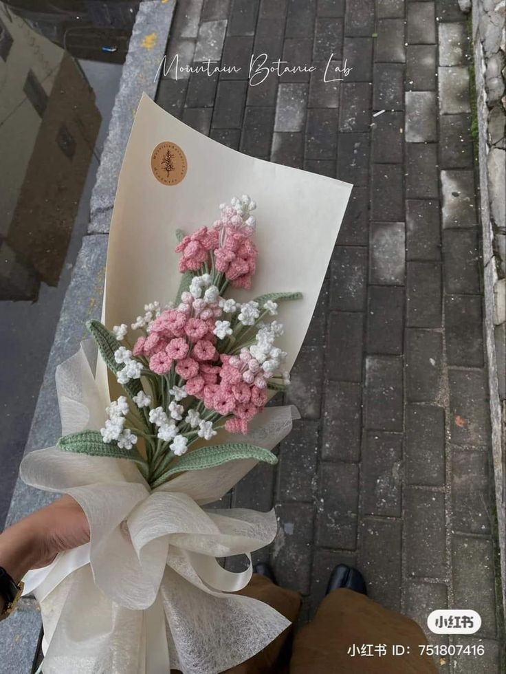 smileforfree_'s tweet photo. Voy a vender ramitos de flores en crochet para ahorita en amor y amistad, no hay fotos pero me quedan lindas así que imaginenselos así y encarguenme uno. https://t.co/iRyQSYMKPX