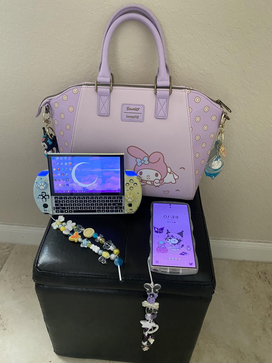 AA_Beartooth's tweet photo. I just wanted to post my little collection of cute things 💜🩵 I couldn't help it it just all looks so gorgeous 😍 
#GPD #GPDwin4 #sanrio #Samsung #s23Ultra #Cute #Kawaii #Purple #Pink #Blue https://t.co/H5VBd7SVTk