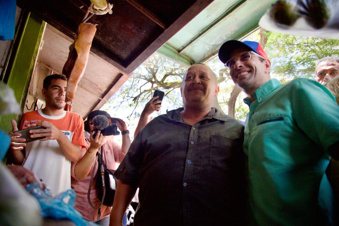 Continuamos en nuestra ruta por el estado Bolívar a encontrarnos con la gente de El Palmar.

La #VenezuelaDelEncuentro tiene la tarea de unir, sumar y organizar a la gran mayoría de los que quieren echar pa’lante. Nosotros llueva, truene o relampaguee vamos a darle una opción a