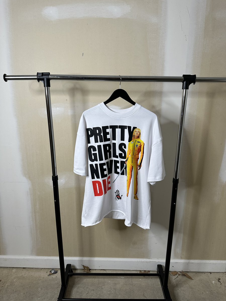 Otwstudios_'s tweet photo. “PRETTY GIRLS NEVER DIE” TEE AVAILABLE NOW. $50USD. (RETWEET TO HELP ME FIND MY NEXT CUSTOMER). Website link ➡️ https://t.co/EpVxNv4leT https://t.co/3uHYQcUjqR