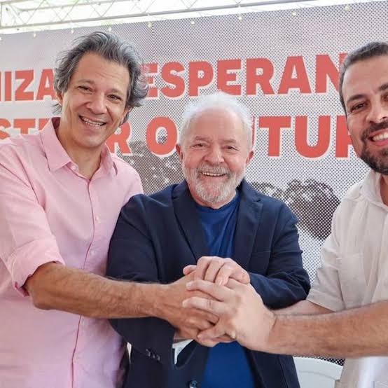 vinicios_betiol's tweet photo. A pesquisa Datafolha não mostrou apenas o Boulos liderando a pesquisa para a prefeitura de SP, mostrou também que hoje o Haddad venceria o Tarcísio de Freitas. Além disso, mostrou o Lula com altíssima aprovação, havendo rejeição apenas de 25% da população. Os números são referentes à cidade de SP e refletem o reconhecimento da população de que as coisas estão melhorando.