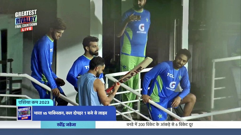 SyedAadilRizvi's tweet photo. Shadab Khan, Haris Rauf and Shaheen Afridi were having a chat with #ViratKohli𓃵. So heartwarming 🇮🇳♥️🇵🇰

- via Hotstar #INDvsPAK #INDvPAK #AsiaCup2023 #PAKvIND #pakvsind https://t.co/Yzp28hida5