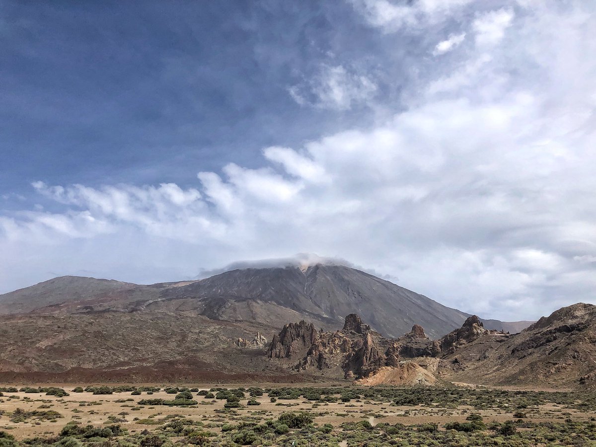 🇪🇸A Coruña on Sunday, Madrid on Monday, and stood looking up at the highest mountain in Spain on the volcanic island of Tenerife on Friday. What a country.