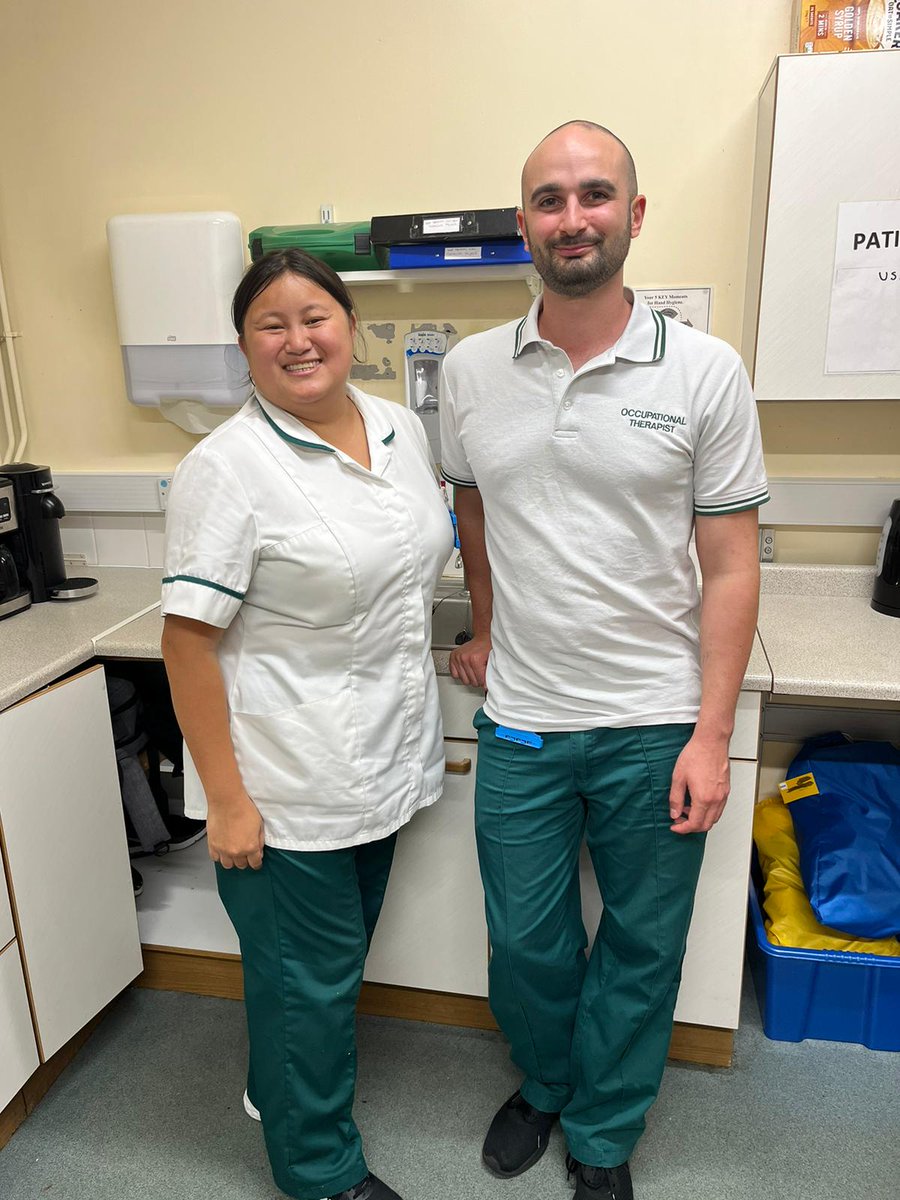 PippaDraper's tweet photo. Thankyou so much for all your hard work Matt and Amy our fab B5 OT's! You'll be missed 💚 @UHS_Therapy #OT #OTPT #rehablegends https://t.co/89FovPcwG2