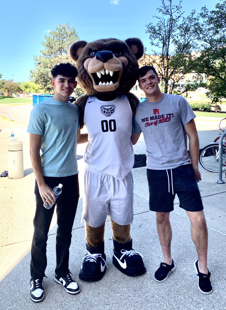 missy_goulding's tweet photo. His OU adventure begins! 🖤💛🐻 Surreal to move him into the same dorm I lived in LOTS of years ago! Go do great things, my boy! 🖤💛🐻 #OUlegacy #proudgrizzlymomma https://t.co/G28cgKBWkv