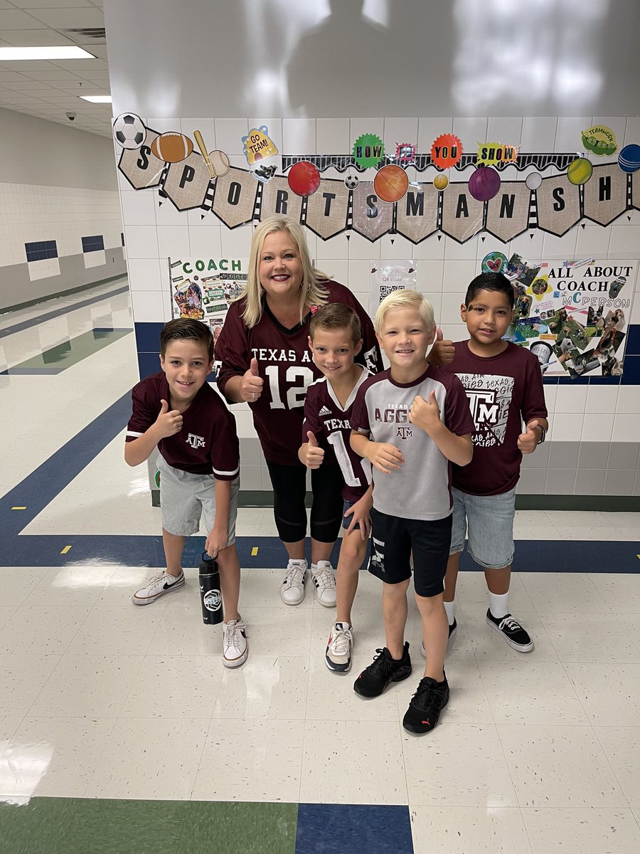 MrsFry4's tweet photo. Third grade is representing our college colors today!  #KISDcollegecolors @WillisLaneES @willis3rdgrade @KellerISD https://t.co/mCHMuuVlff