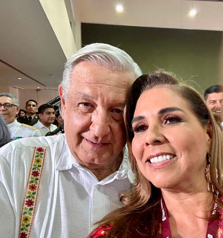 MaraLezama's tweet photo. Hoy, es un día muy importante para el pueblo de #México. Este día la política social, el humanismo y la justicia social se expresan en el #QuintoInforme de nuestro presidente, @lopezobrador_. ¡Gracias presidente por devolver la esperanza a nuestro país! 🇲🇽 https://t.co/gaTyQLH0cQ