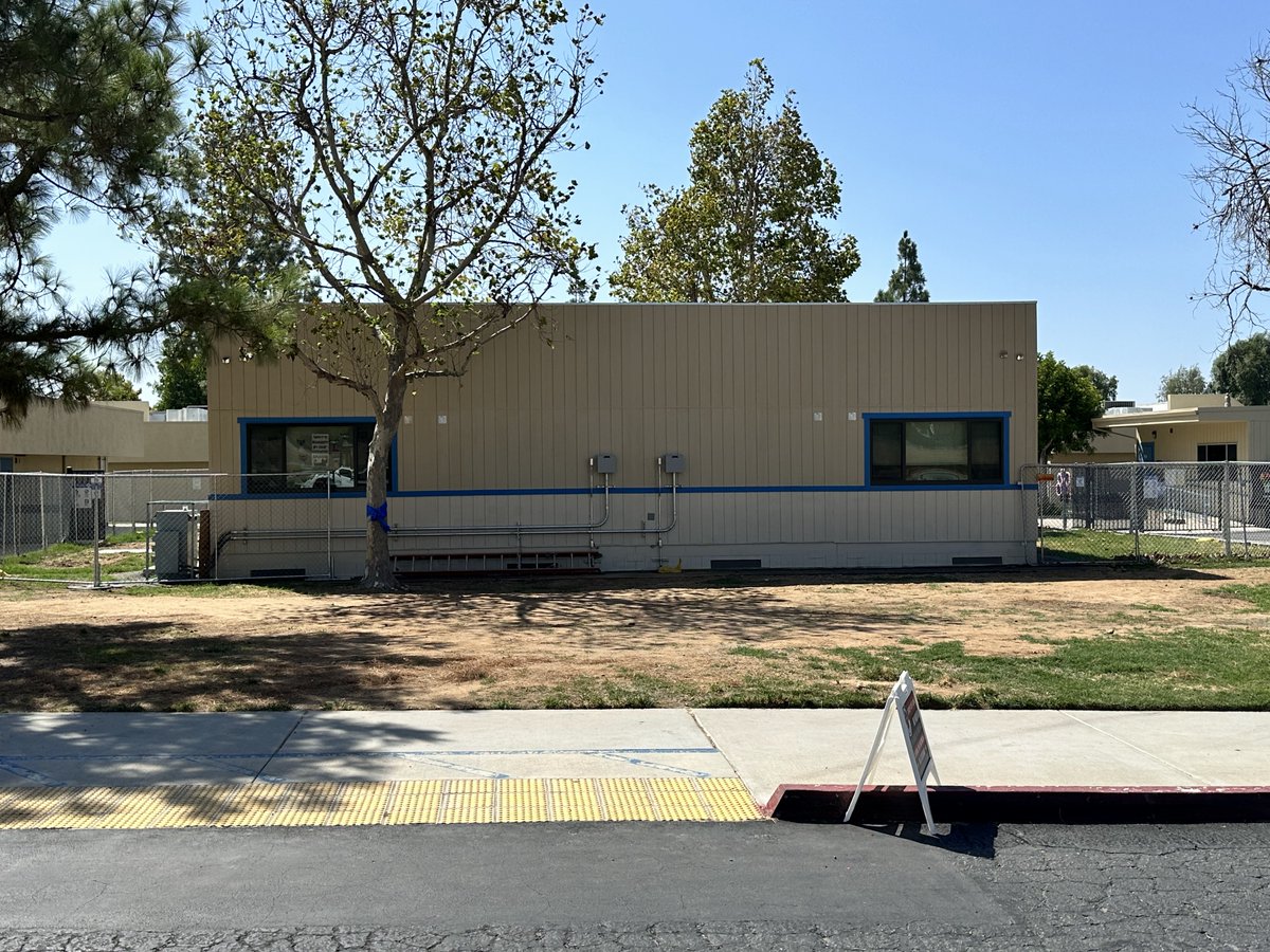 jusdplanning's tweet photo. Camino Real ES Portable Additions: 

Over the summer, two new portable classrooms were installed near the front of the campus. The landscaping around the building &amp; additional improvements at the parking lot to comply with State Architect requirements are being scheduled. https://t.co/5ikHgfeka8