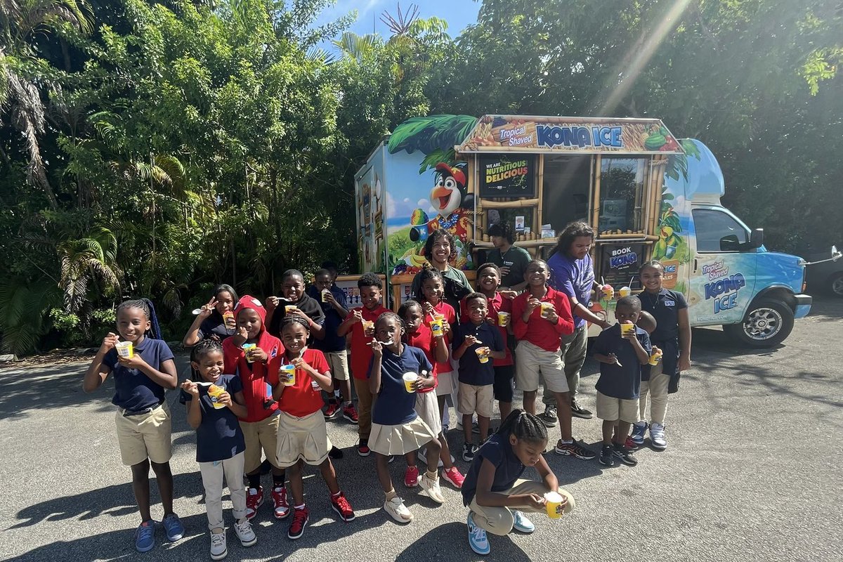 BranchesFL's tweet image. We are so grateful to @baptisthealthsf South Miami Hospital for providing monthly #dinners for our Branches South Miami students! They made this week’s meal extra special by bringing out Kona Ice! So #cool 😊 Happy Friday everyone!
#branchesfl #miami #students #nonprofits