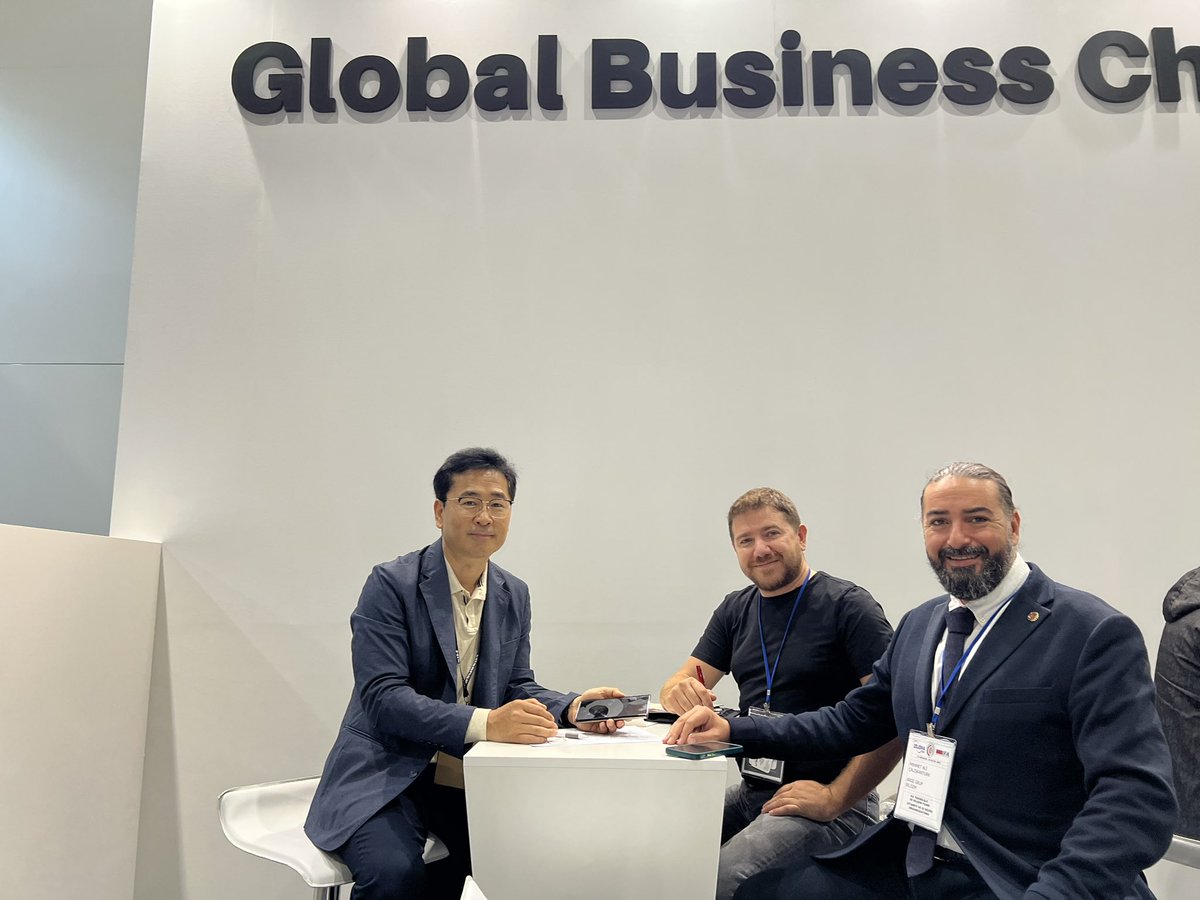 Dünya ile rekabet yapabilmek ve refah içinde yaşayabilmek için dijitalleşmek şart,bu konuda neler yapılabilinir ?

#IFA2023 
#DijitalTürkiye2030 #DijitalTürkiye #Dijitalleşme #berlin #acer #Epson #Teknoloji