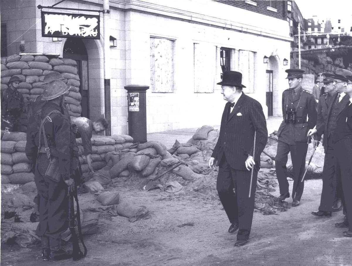 ChurchillMuseum's tweet photo. During WWII, Churchill helped raise Britain's morale by visiting communities that had been bombed in the Blitz. In this photo, he chats with soldiers clearing away damage done in an air-raid just before his arrival at Ramsgate. #ArchivesCommunity
๐ทCH.05.051 (28 Aug 1940) https://t.co/yuhNuS0MpZ