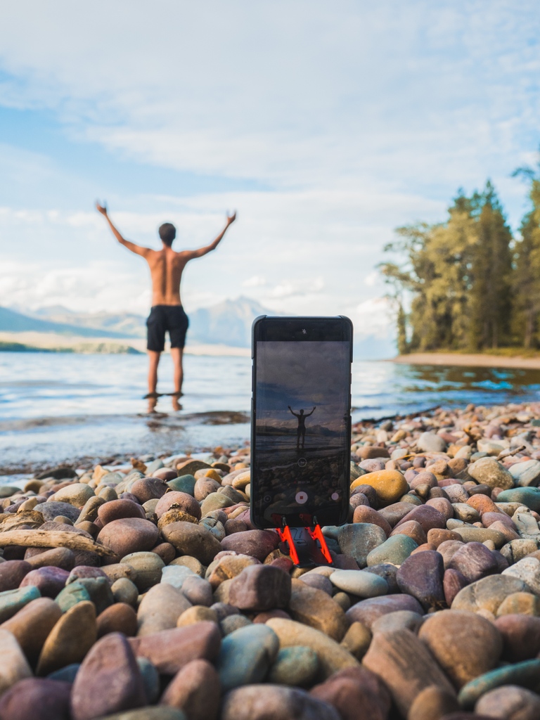 PocketTripod's tweet photo. Take a moment to deeply reconnect with nature 🌲⁠
⁠
#pockettripod #rockymountains #photography #nature #android #androidphonestand https://t.co/0J2UHbTzSq