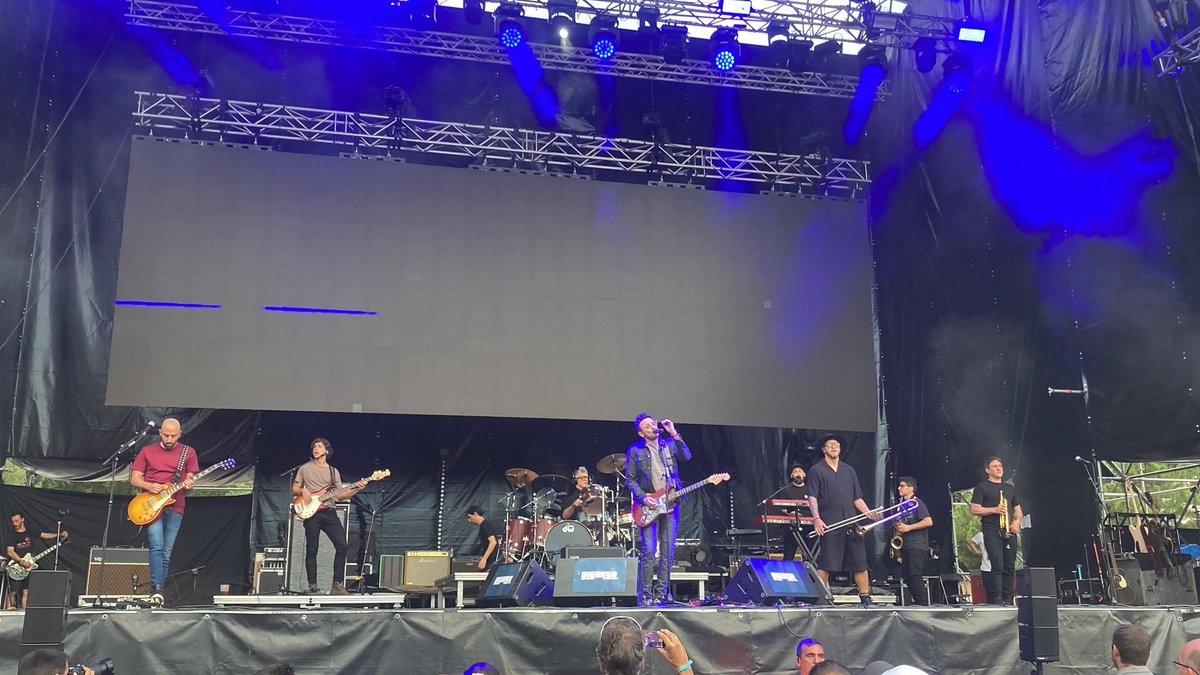 NotAnAndroid's tweet photo. De nuevo @ntvgoficial, esta vez en el @FestivalGigante #Grupazo https://t.co/fyb3AGmfod