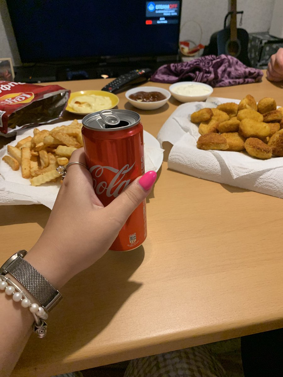 anegodina's tweet photo. После тяжелого (несправедливого) рабочего дня можно позволить себе вредное. https://t.co/Shv1dHVTDx