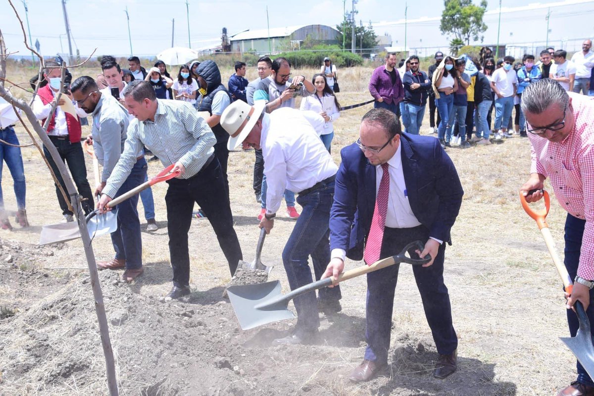 upmetropolitana's tweet photo. Como medida de compensación ambiental, en lo que van de año se ha realizado la reforestación de 626 árboles, de un total de 2103, logrando contribuir a la conservación de nuestro medio ambiente, por un futuro sustentable. @juliomenchaca_ @SEPHidalgo 
#1erInformeHidalgo https://t.co/dbbFo859nz