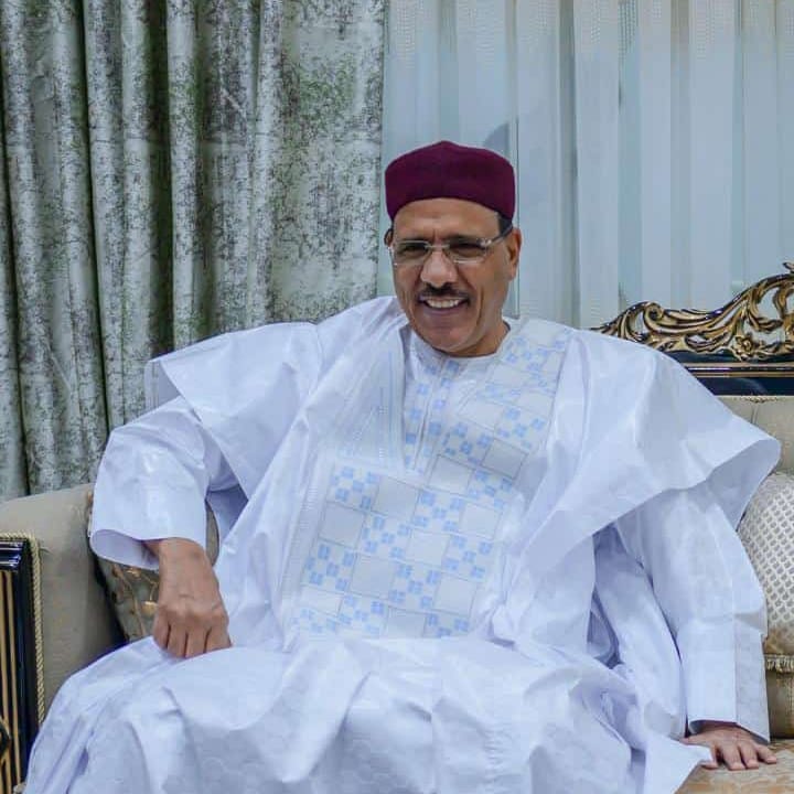 AssmaneNabirni's tweet photo. #Protection divine son Excellence Mohamed Bazoum Président de la République du Niger, Chef de l'Etat , Chef Suprême des Armées,Chef Supremée de l'Administration et Chef de la magistrature Suprême du Pays. https://t.co/3iuiyzRVxS