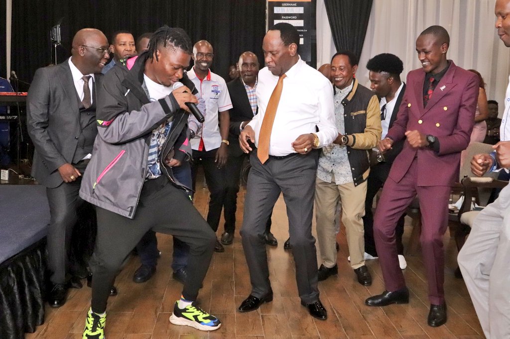 EzekielMutua's tweet photo. Joined the 'Unlocking Tomorrow' show Executive Producer @BishopThiongo, Patron of Kiambu County Universities & Colleges Students and Alumni Association, his crew, artists and stakeholders in the entertainment industry during a jig to celebrate the new show to be aired on @ktnhome_ every Sunday. #MCSKat40