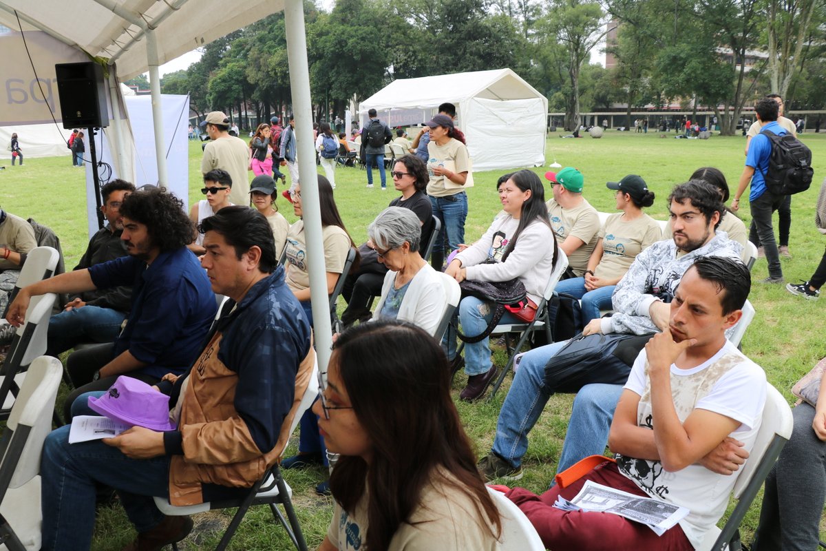 PUEDJSUNAM's tweet photo. ¡La @UNAM_MX se llenó de colores y brillos con la tercera #FeriaPorLaDemocracia!🌈💜

Ayer en las #IslasDeCU y en un ambiente festivo, las y los universitarios disfrutaron de música, talleres y reflexionaron sobre sexualidad y género en un espacio seguro para todxs🤗(1/8) https://t.co/PcXXaRQ43r