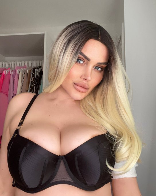 Which wig suits me best? 1, 2 or 3??? https://t.co/MzzgtLaTii