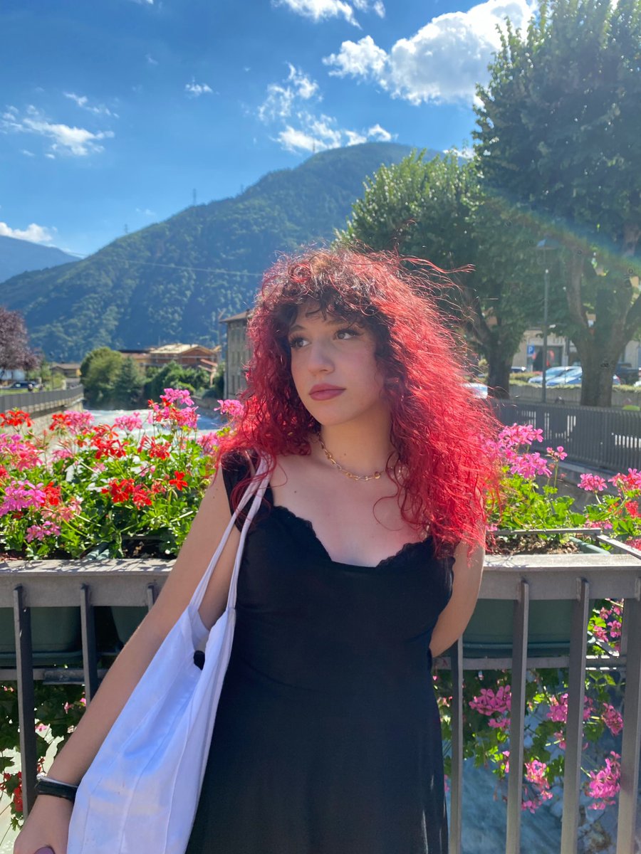 sof__ii's tweet image. ORA FA CALDO