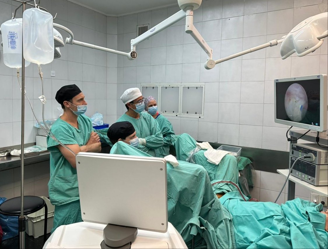 🔥Starting with the first session of #AEEP with 4️⃣ #HoLEP 

🔸1º 120 cc
🔸2º 100 cc
🔸3º 80 cc
🔸4º 90 cc

A special thanks to <a href="/MSGONZALEZURO/">Mariano Sebastian Gonzalez</a> for proctoring us in this new post-fellowship stage‼️

#CCU
#CentroCirugíaUrológica
#UrologíaBahíaBlanca
<a href="/quanta_system/">Quanta Surgery</a>