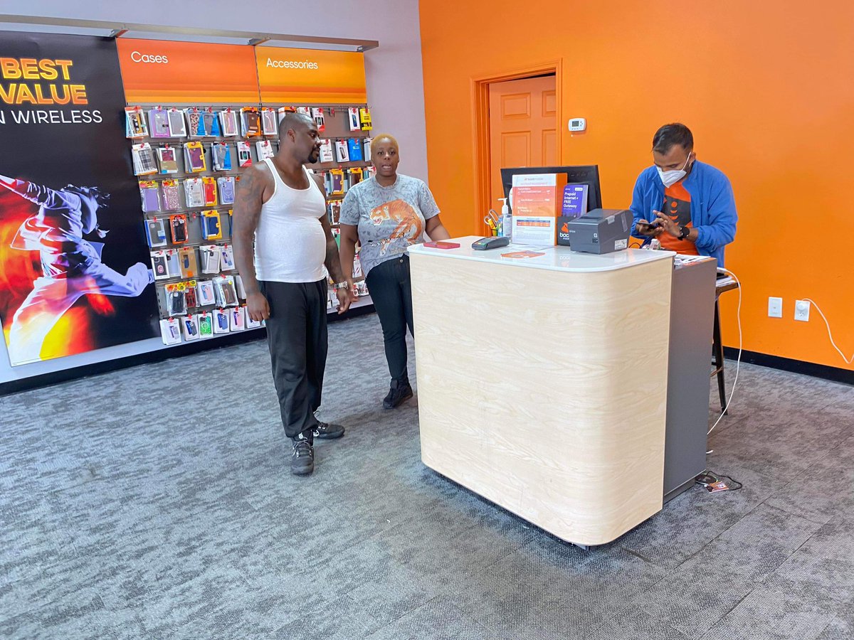 Smart_And_Smart's tweet photo. Labor Day weekend Event at Metropolitan Pkwy Location 
@Ken_Marceco @tonywagner29 @mschwager3 @MarcecoNation 
#BoostLabourDay @boostmobile https://t.co/KbLvkXSC5Z
