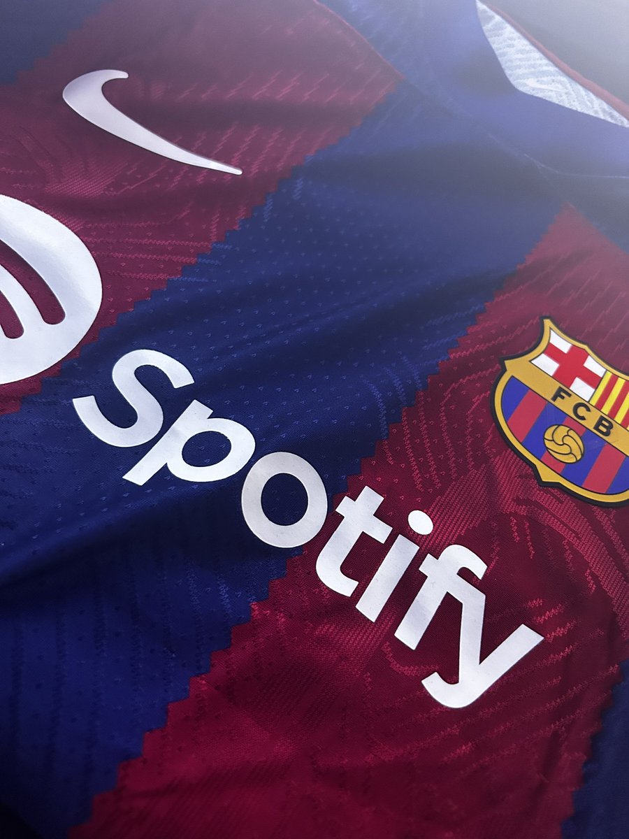 🔥🔵🔴 Está camiseta también será sorteada en directo entre todos los que den RT y ❤️ a Este tweet y me sigan.

✅ RT + ❤️ + FOLLOW 

🎁 Ganador el domingo tras el Osasuna - Barça.