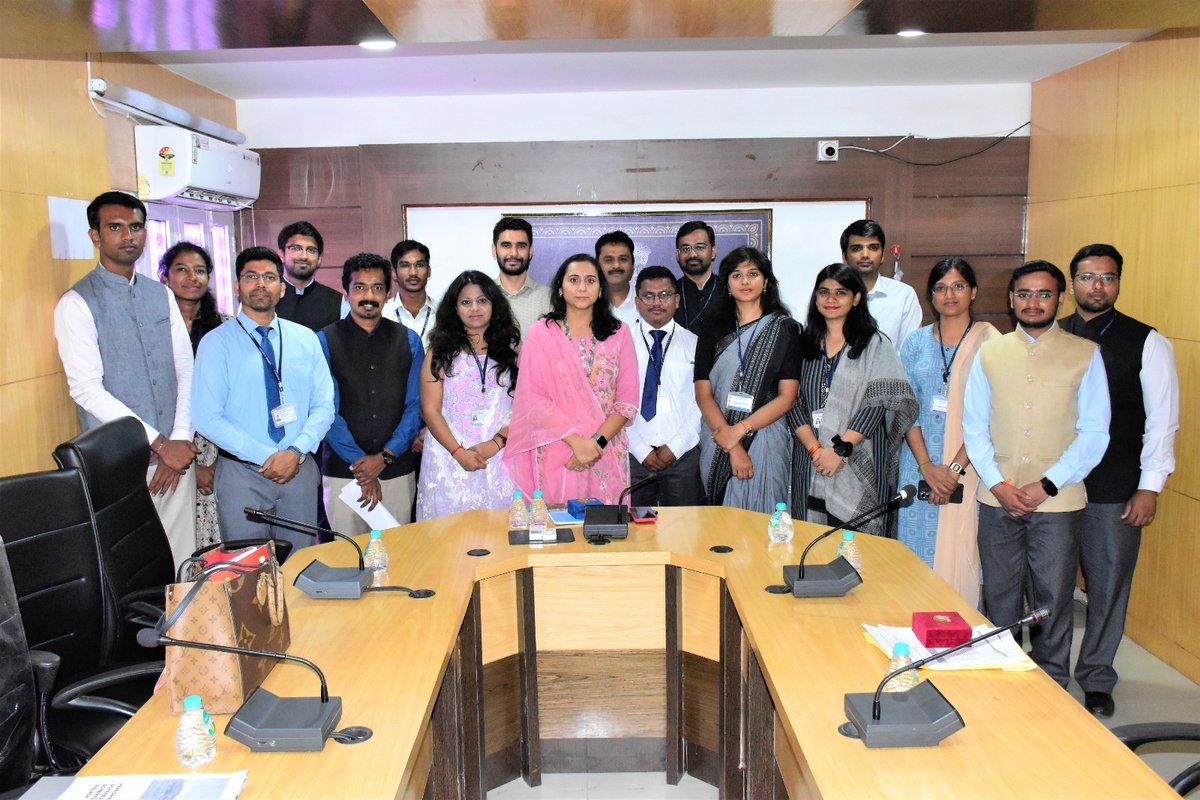 CollectorNar's tweet image. મસુરીના આઈ.એ.એસ. તાલીમાર્થીઓનો નર્મદા જિલ્લાનો શૈક્ષણિક પ્રવાસ સંપન્ન..
તાલીમાર્થીઓ સાથે બ્રિફિંગ સેશન યોજીને ઉત્સાહપૂર્વક કામગીરી કરવા પ્રોત્સાહિત કરી શુભકામનાઓ પાઠવી.

@CMOGuj @LBSNAA_Official 

#IASTraining
#NarmadaDistrict