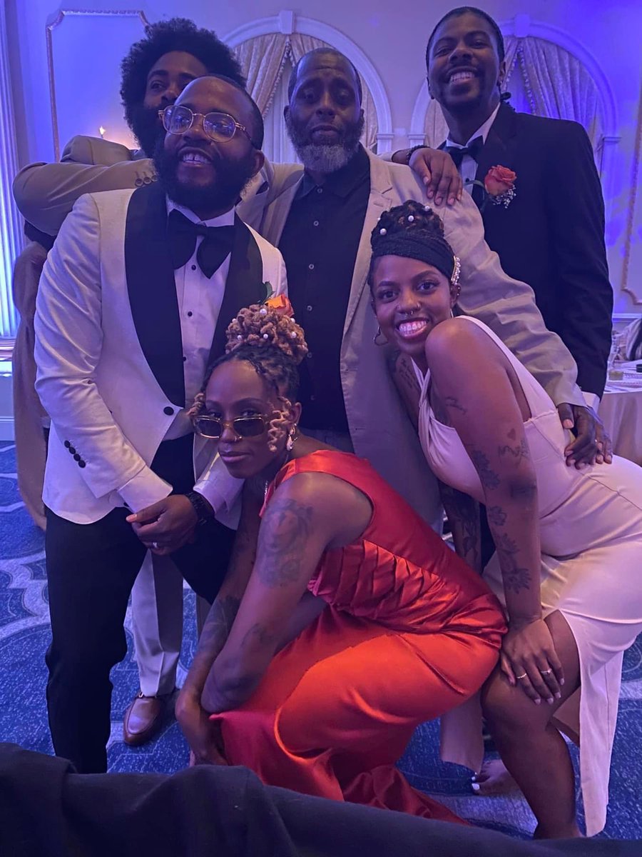 Pip_GotGame's tweet photo. Renaissance, dinner, brother’s wedding 😊 https://t.co/ZEK4L3HRok