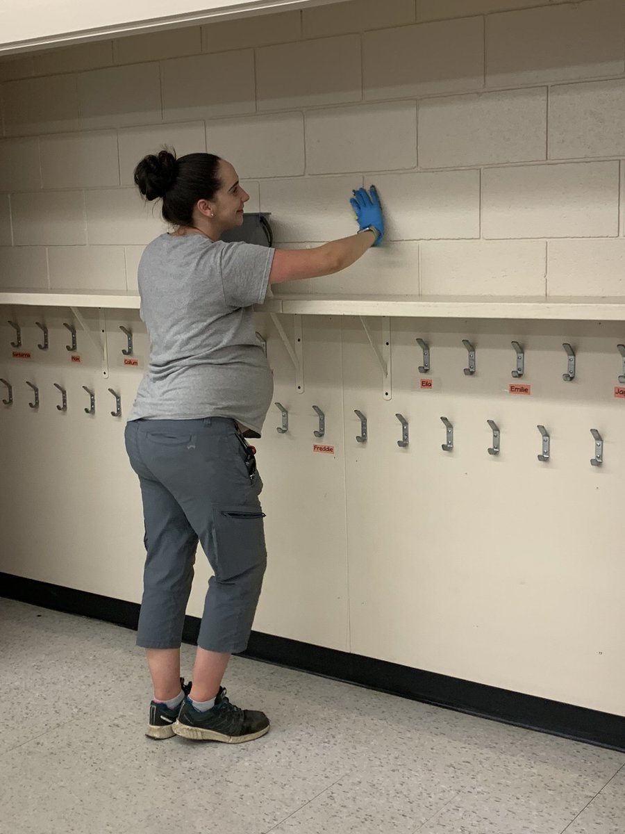 MosaCentral's tweet photo. Mosa is sparkling clean and ready to welcome students on Wednesday thanks to these two fine custodians. Thank you Mrs. Reeve and Mr. Tullo for your hard work over the summer! @TVDSB @RAndrewCanham https://t.co/Lj5eum3Qnk