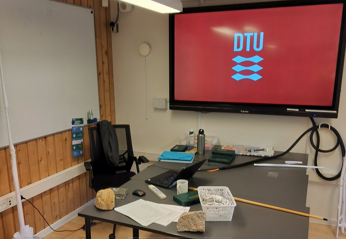 So are the first few days in #Greenland already gone.
Gave my first lecture for <a href="/DTUtweet/">DTU</a> in #geology for the students in Arctic Civil Engineering in #sisimiut.
