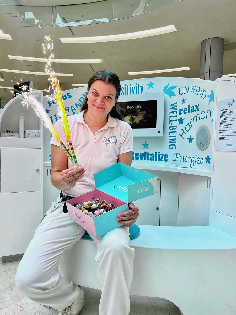 10 amazing years… here’s to the next 10. Thank you Roberta ! 😇

#massageangels