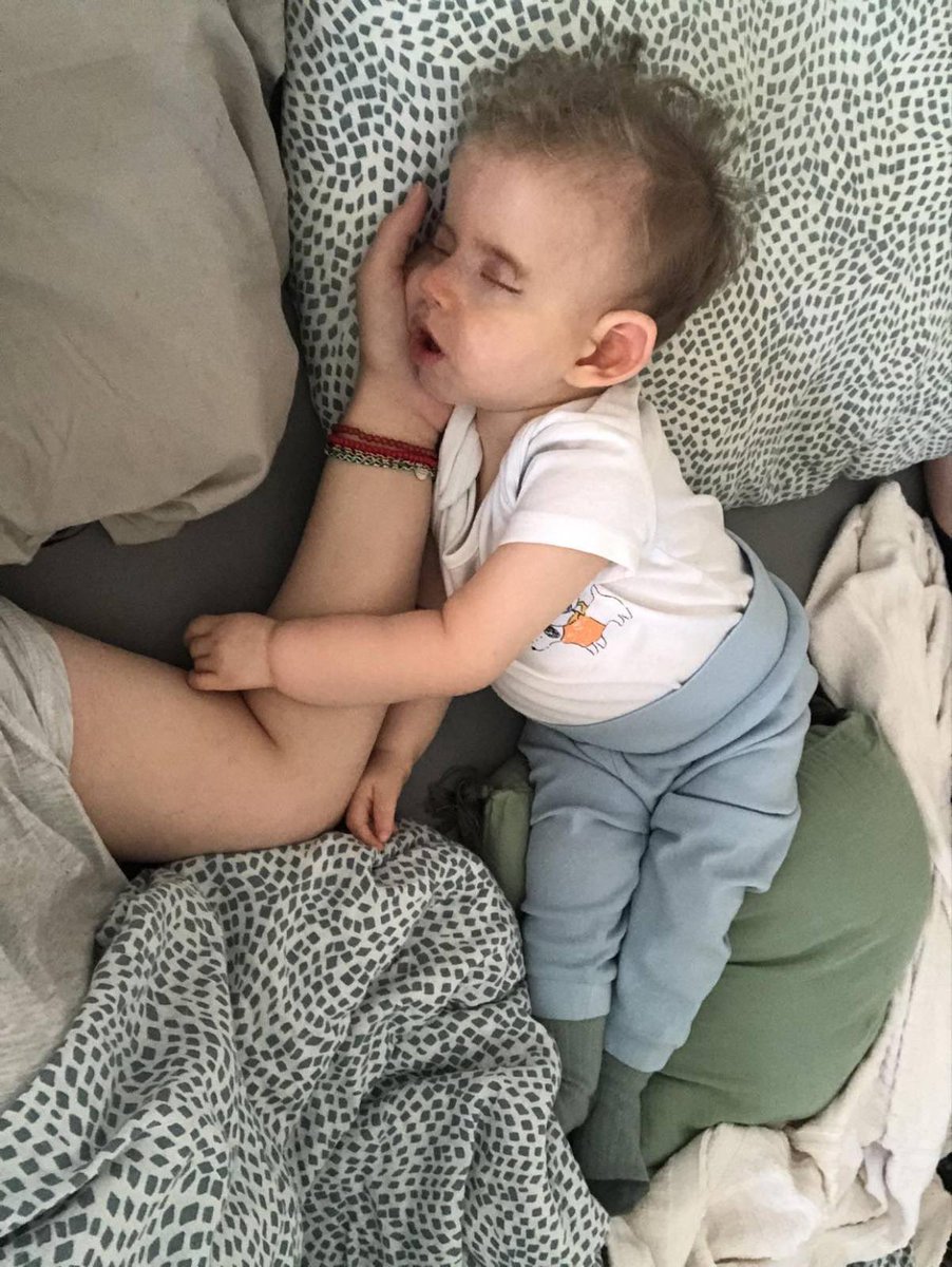 Teškog srca vam se danas obraćam, pokušavajući rečima da prenesem osećanja koja možda nikada neće u potpunosti preneti dubinu moje molbe. 

Ja sam Aleksandra, majka malog Martina, jednogodišnje mrvice koja je uhvaćena u okove nemilosrdnog Šinzel-Gideon sindroma.

Dok dani prolaze
