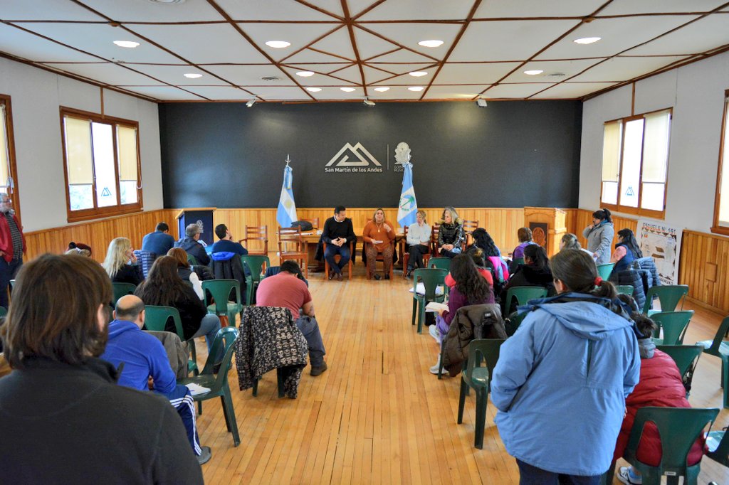 OLlancafilo's tweet photo. #Ahora Mesa Técnica Escolar en #SMAndes Escuela Primaria 161 Payla Menuko junto a Ruth, Distrito y concejales.
La Subsecretaría de Obras Públicas,representada por Cristian Diorio, informó que las obras de remediación del edificio estarán finalizadas el 11 de septiembre. https://t.co/YvG0zGLAEV