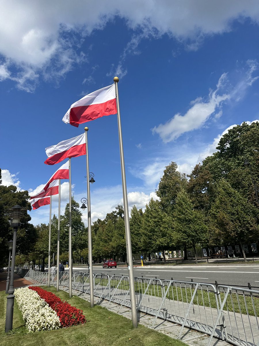 ACEurasia's tweet photo. We finished our Eurasia Congressional fellows trip to Vilnius &amp; Warsaw with an informative discussion with @isabela_ant, deputy head of the 🇵🇱 Prime Minister’s chancellery.  A fascinating conversation on Poland’s national security priorities in the face of Russian aggression. https://t.co/rEEBcYXCgA
