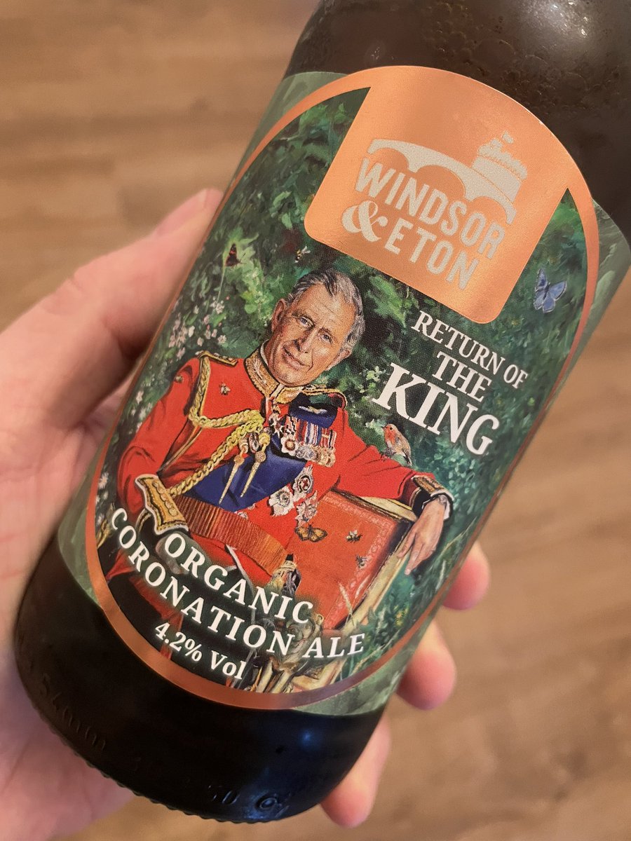 A little late to the party but enjoying a pint of Return of the King, a recent purchase from our visit to Windsor……

@windsoretonbrew #WindsorandEtonBrewery #KingsCoronation #Ales #CoronationAle