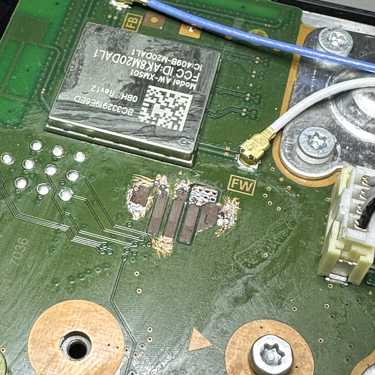 ConsolexContact's tweet photo. J’ai débranché mon ventilateur de ma PS5 🫵
Mon pote a voulu rattraper mes bêtises 😱
#consolex #consolexbordeaux #reparationconsole #ps5 https://t.co/dcLzy7YquO