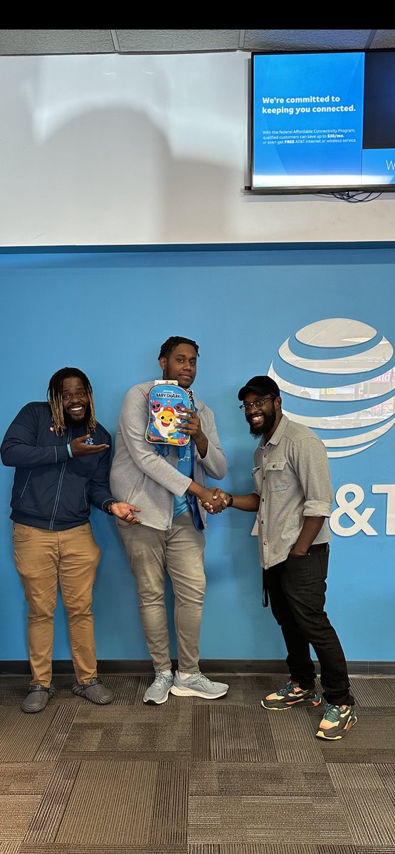 DakariJones2's tweet photo. Special shout out to my guy @salaaratt123 for making the jump from RSC to ASM at East Market St!!!
Congrats!!!! Sending you off with the new ASM starter pack 😂
Although you will be missed I know you’re going to kill it!!
@RSMTyLoading @Sadia_Walker @bmf19149 @realmccoy1988 https://t.co/T9DTUZN5u6