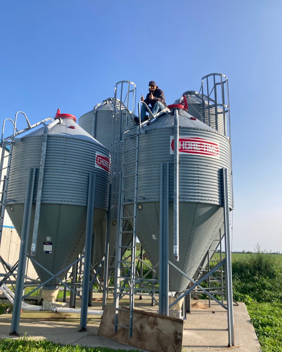 barntools's tweet photo. Excited to have our first #BinTalk sensors installed internationally! Two thumbs up from one of our proud #BarnTalk customers in Canada ๐จ๐ฆ
Learn more about BinTalk here: https://t.co/O8TubJqWLE https://t.co/AFJ8Y7ua29