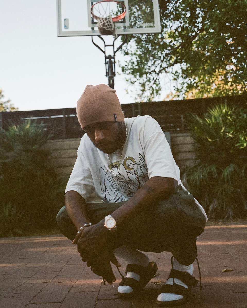 6LACK's tweet photo. tour soon, y’all ready? 💐
https://t.co/L5TQ5VR5rG https://t.co/VQCH9fow4U