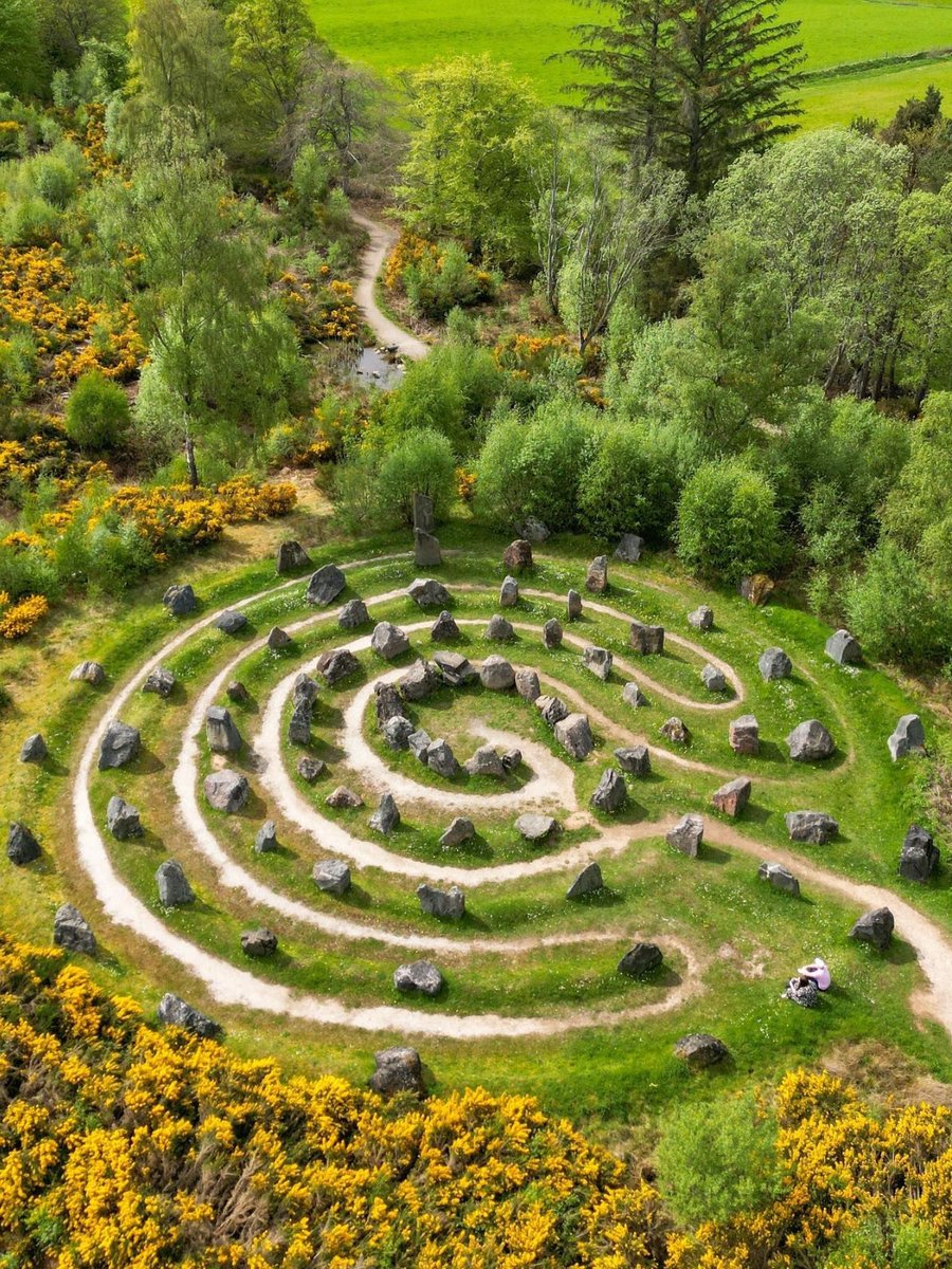 #Scotland is full of unusual places to be discovered! 🤯🔮 Where would YOU most like to visit? 📝

📍 Touchstone Maze, Strathpeffer, #Highlands 📷 IG/kirstingault