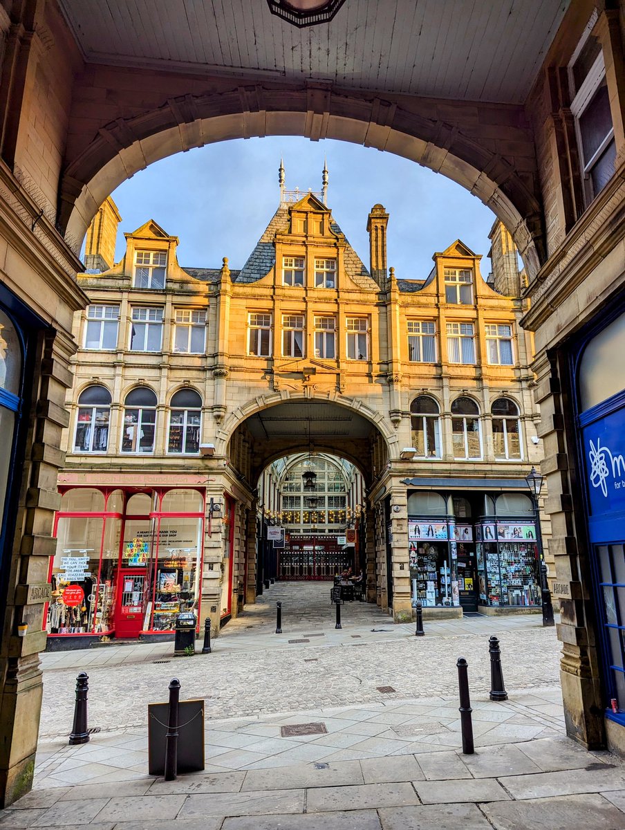 JohnMcArts's tweet photo. Halifax has one of the most architecturally beautiful centres of any town or city in England -

Far superior to the much more widely touted likes of Cheltenham, Leamington etc, and - for me - right up there with jewels like Bath and Oxford.

Change my mind...! https://t.co/FMM7O3cATJ
