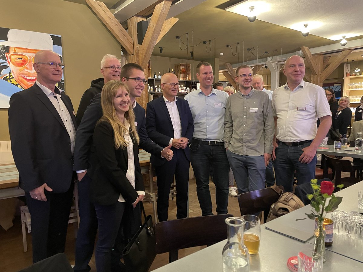 juliafunk_hh95's tweet photo. Sommerempfang der SPD Wandsbek auf Gut Karlshöhe. Gutes Wetter, gute Stimmung, gute Leute. Ein wundervoller Abend! https://t.co/tD3wrfpmdV