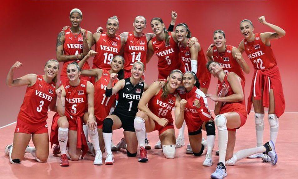 ASBUedu's tweet photo. Avrupa Voleybol Şampiyonasında Finaldeyiz!

Tebrikler #FileninSultanları 👏🇹🇷 https://t.co/32xqddOezj