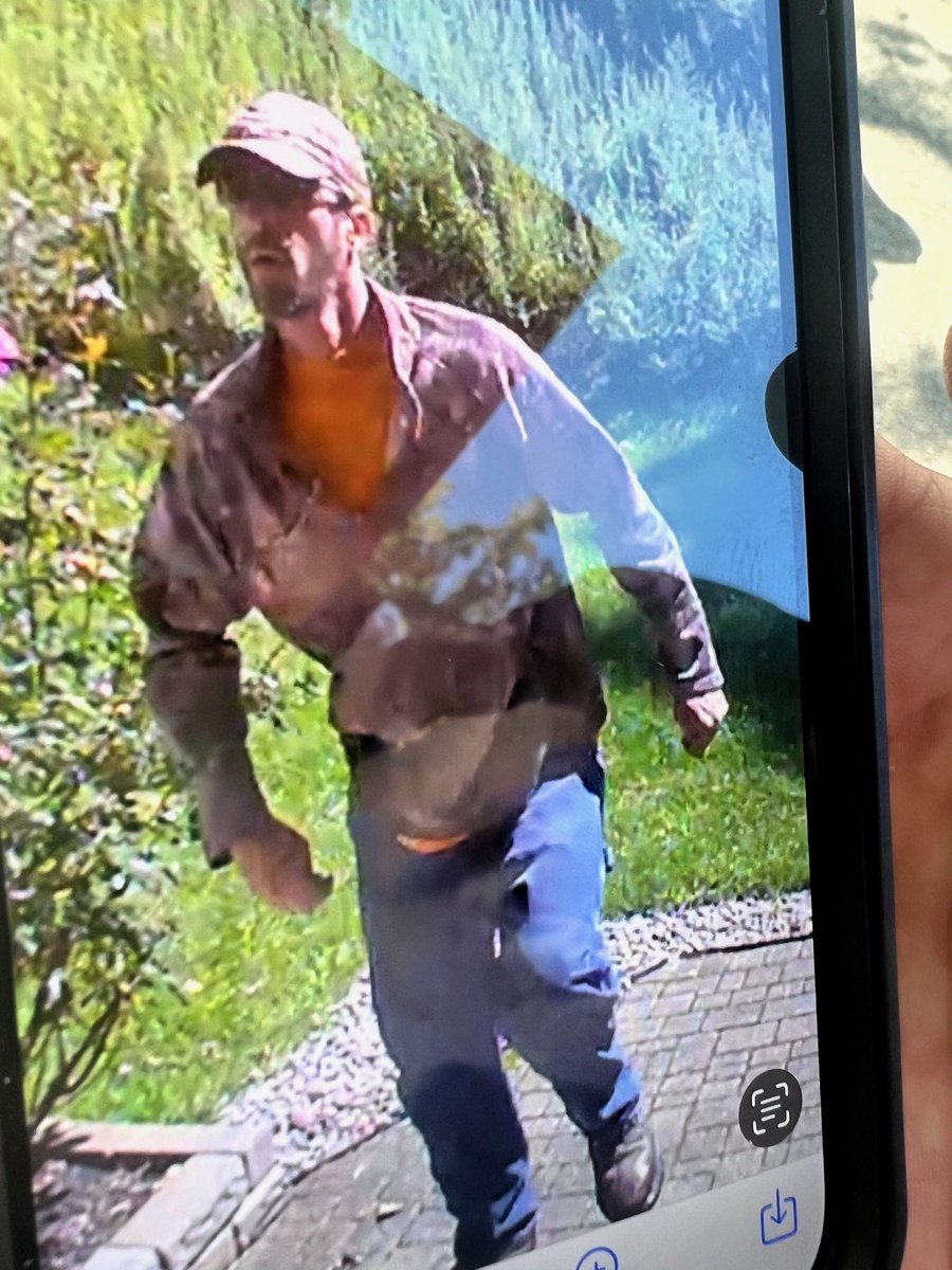 Large police response on State Route 301 &amp; TSP East Fishkill in search of a burglary suspect. Be on the lookout for a white male wearing a camo shirt with orange undershirt, jeans, and cap. Please call the NYSP at (845)677-7300 if observed.