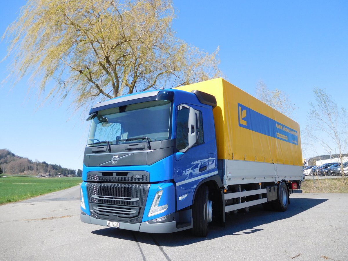 Kompakt starten wir in das Wochenende mit dem Volvo FM 330 4x2R von der Firma Martin Läderach AG. Danke für das Vetrauen und allzeit gute Fahrt!
#volvotrucks #volvotrucksch #kundenfahrzeug #volvotrucksforyou